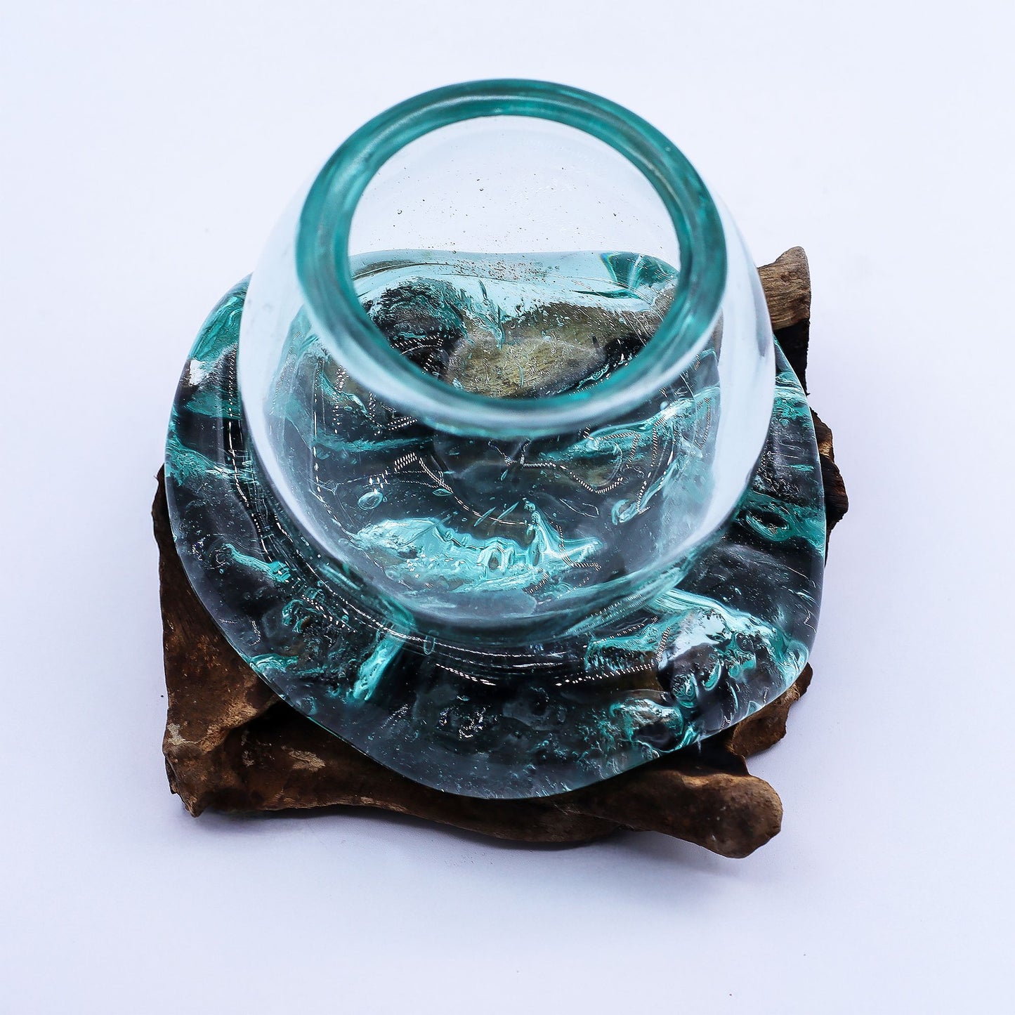 Handgemaakte Gerecycled glas mini kom op Hout – Uniek Interieurstuk