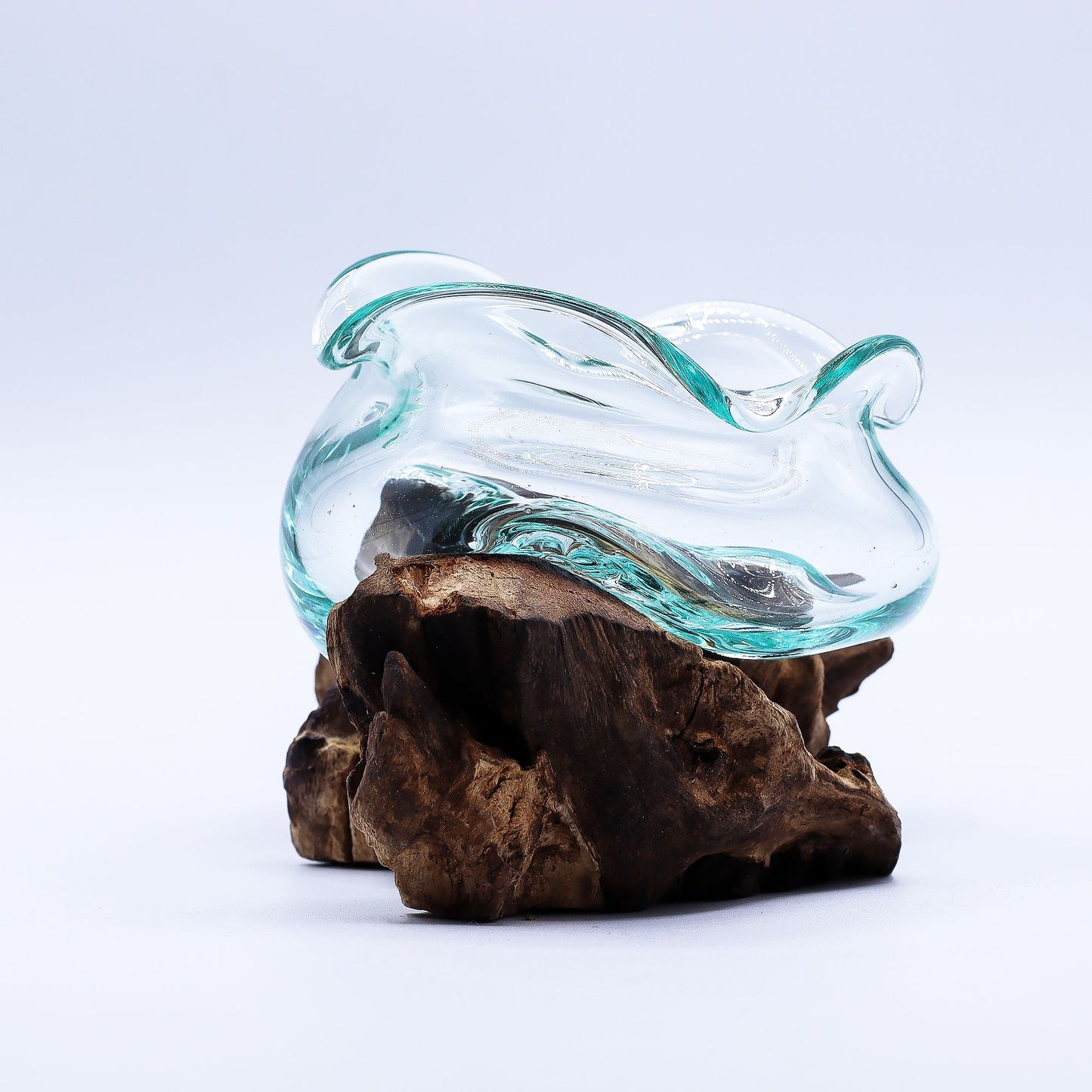 Handgemaakte Gerecycled glas schaaltje op Hout – Uniek Interieurstuk