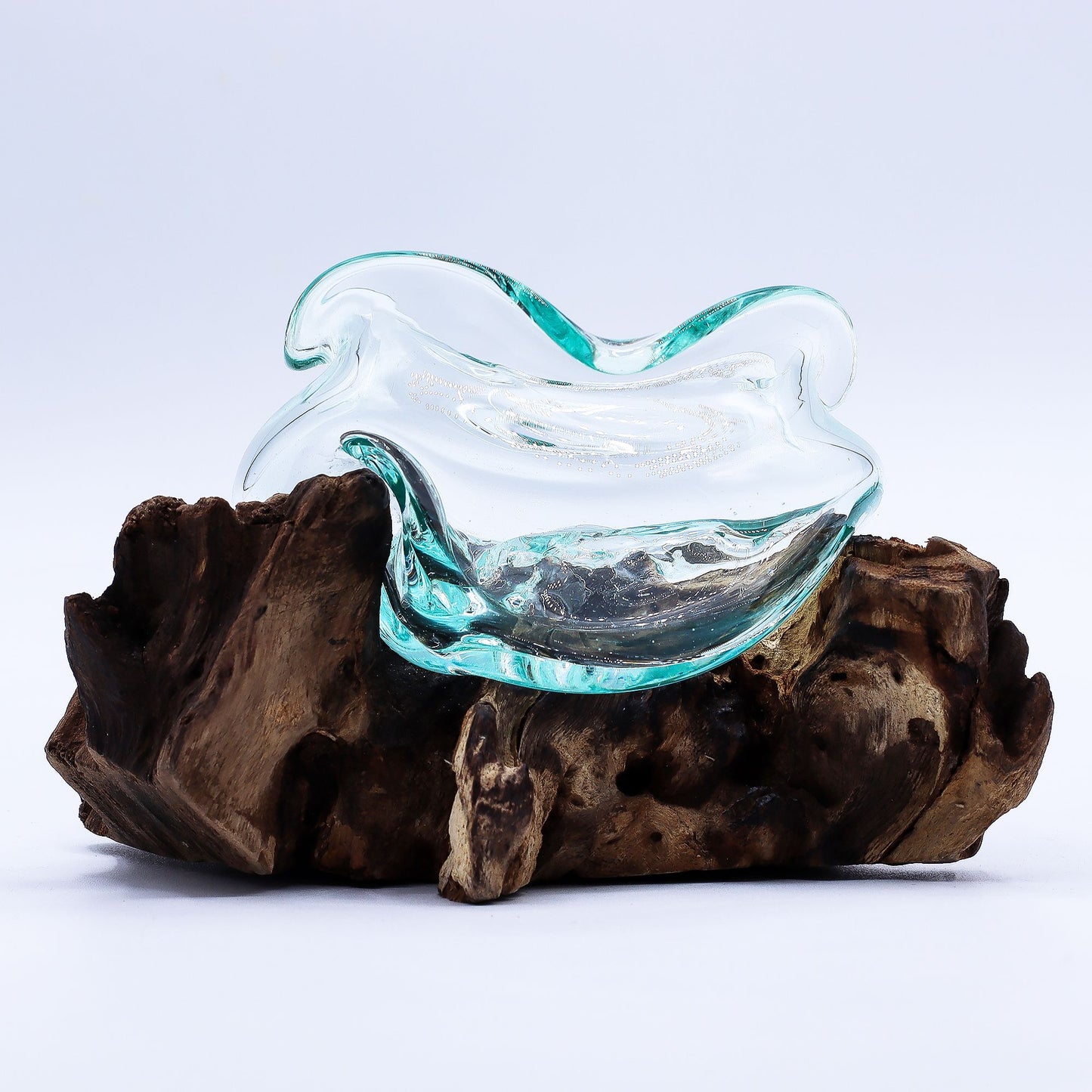 Handgemaakte Gerecycled glas schaaltje op Hout – Uniek Interieurstuk