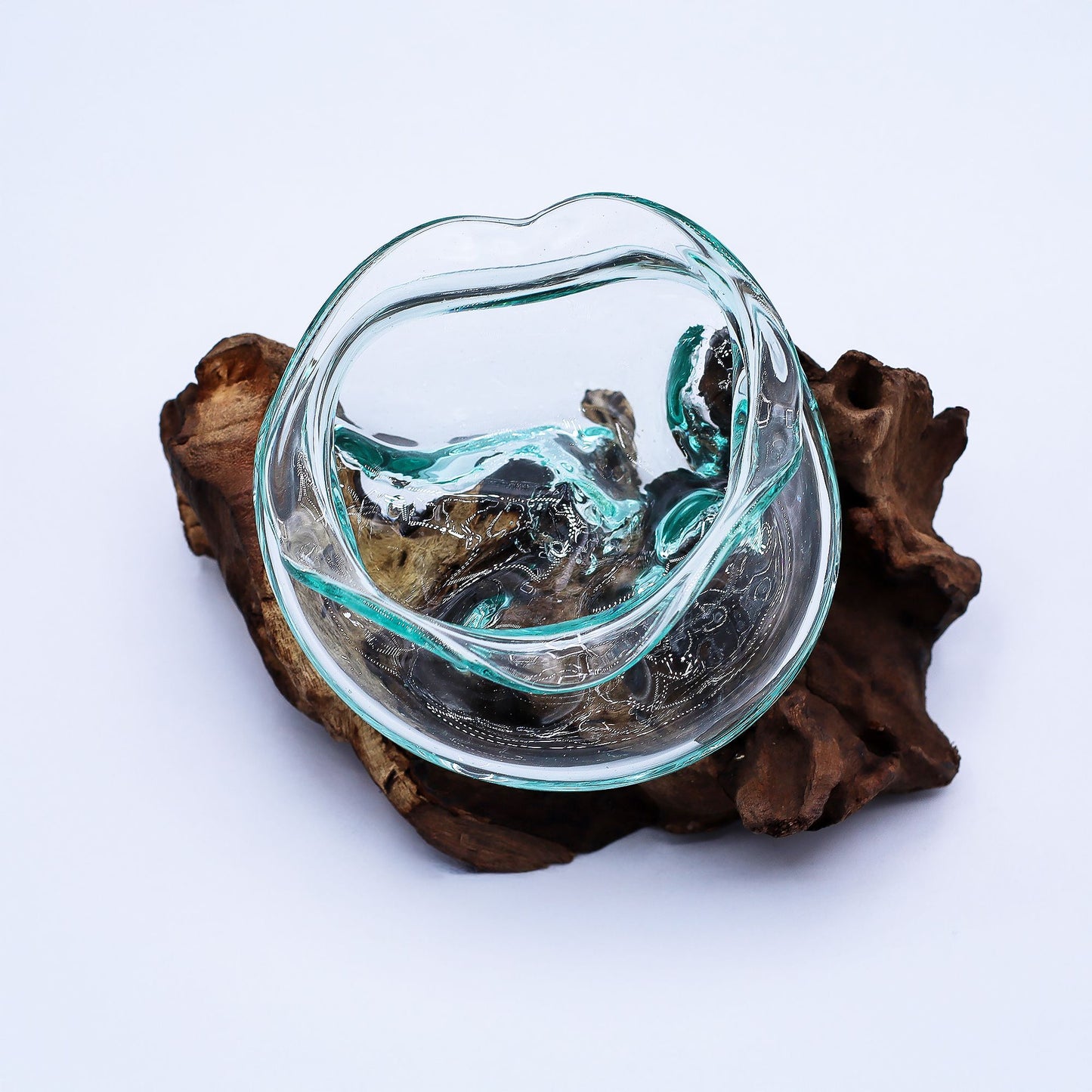 Handgemaakte Gerecycled glas schaaltje op Hout – Uniek Interieurstuk