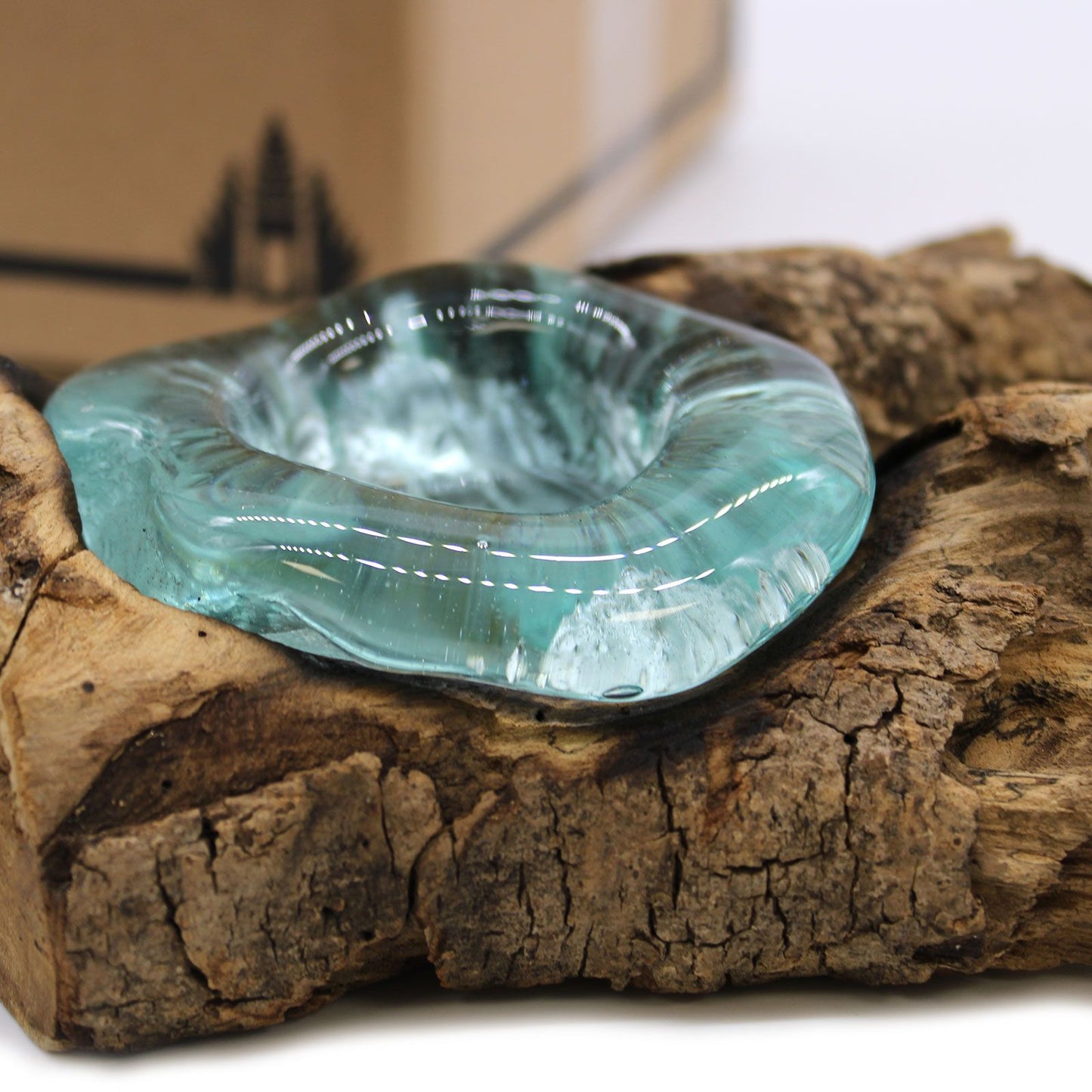 Handgemaakte Gerecycled glas theelichthouder op Hout – Uniek Interieurstuk